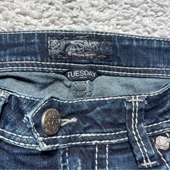 Silver Jeans Womens 28 Tuesday Slim Boot Cut Low Rise Dark Distressed Big Stitch - Picture 3 of 5